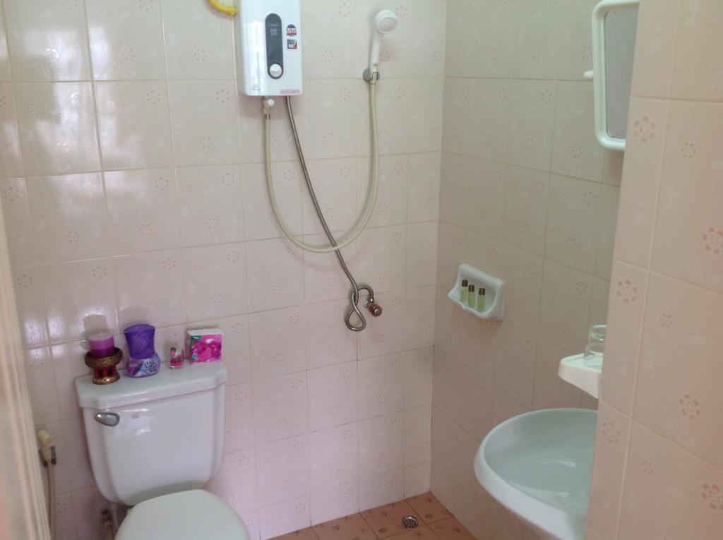 Sunshine Guesthouse Patong Bilik gambar