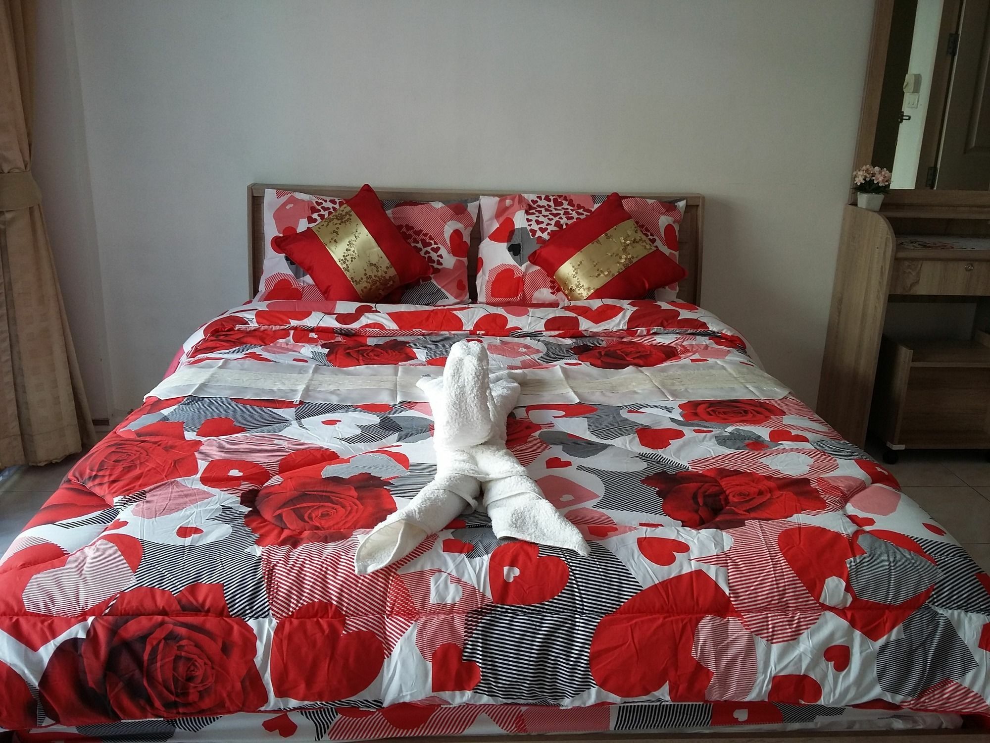 Sunshine Guesthouse Patong Luaran gambar